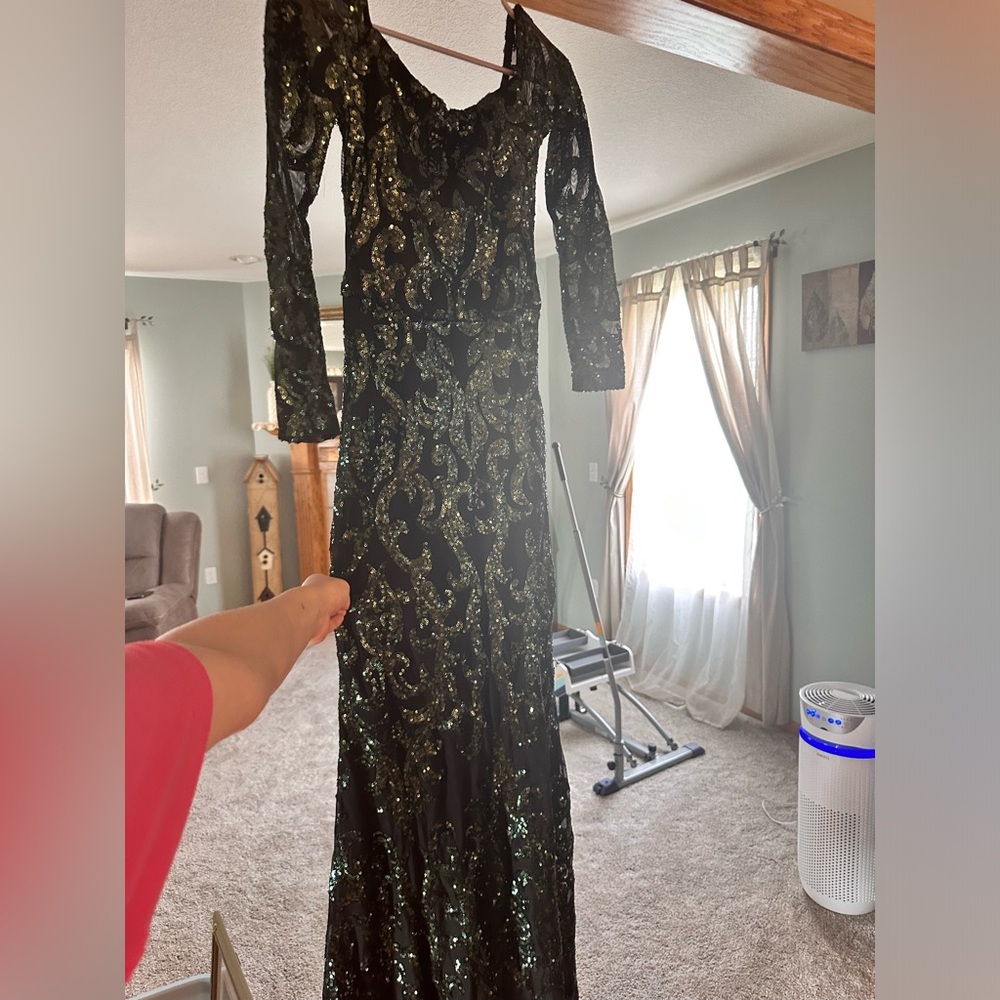 Prom dress. Lace sequin dress. Comfy! Worn once, dark green small. Was altered.